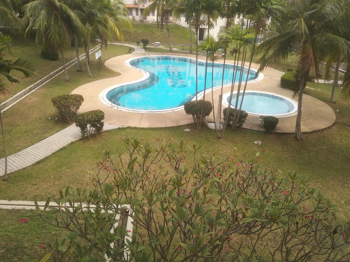 Haji Din Cocobay Apartment *